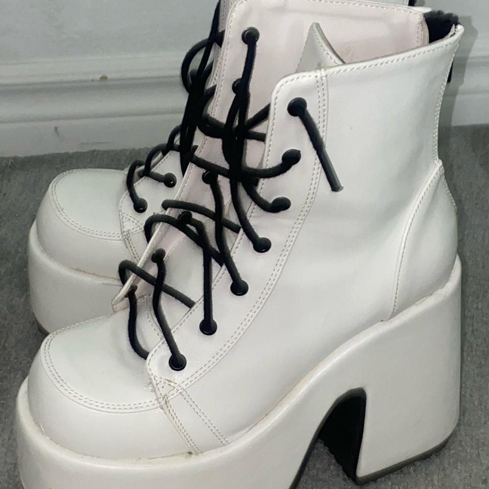 Demonia camel 203